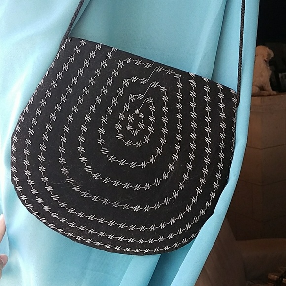 Embroidered bag - Picture 2 of 2